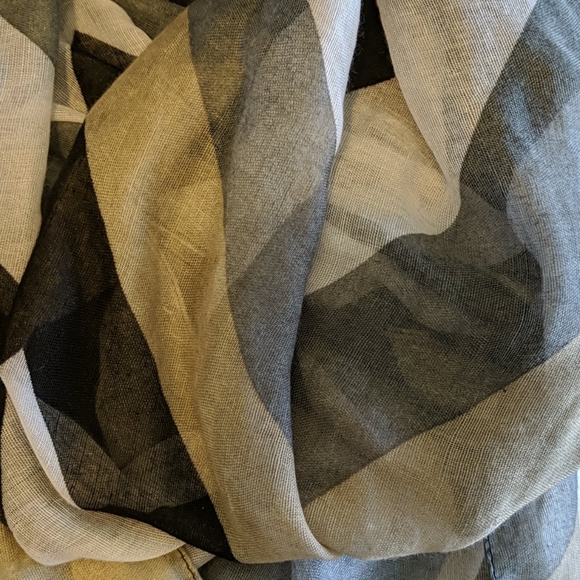 Infinity scarf (in new bundle) - Picture 2 of 6